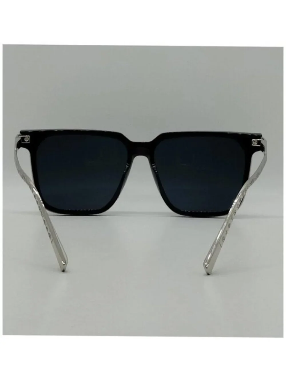 Authentic Louis Vuitton LV Rise Square Sunglasses Z1667E